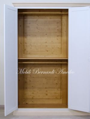 Armadio per camera da letto in stile classico con finitura colorata bianco e crema